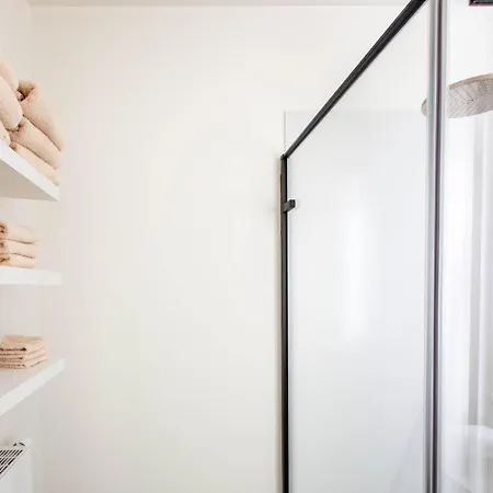 Elegant Coastal Retreat In Апартаменты *