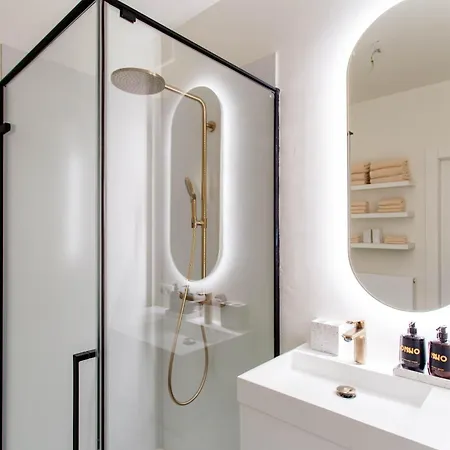 Апартаменты Elegant Coastal Retreat In