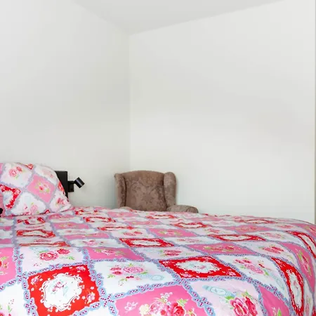 Apartment Elegant Coastal Retreat In *