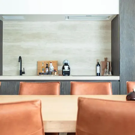 Elegant Coastal Retreat In Апартаменты