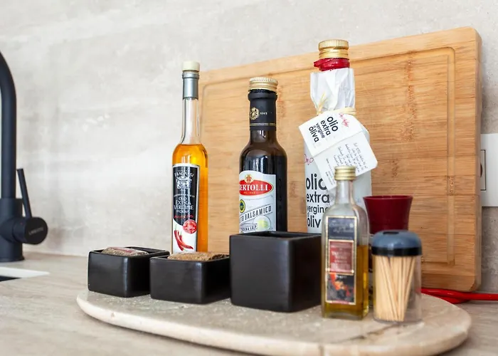 Elegant Coastal Retreat In Apartment